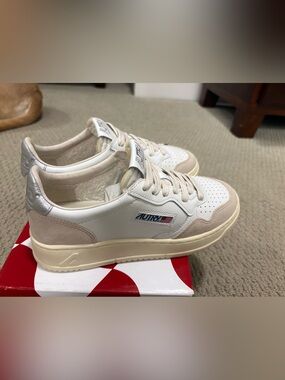 Autry Medalist  Low-Top Sneakers NWT